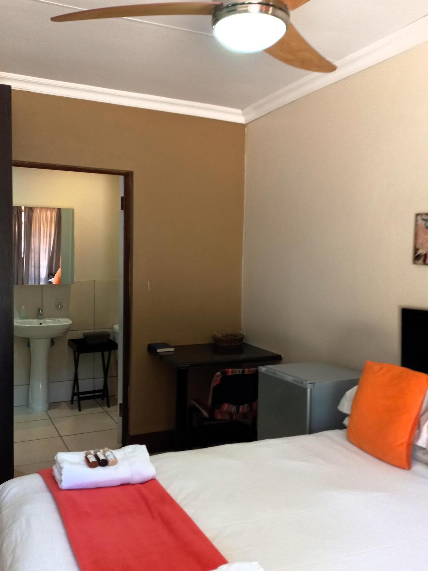 Or Tambo Guest House Kempton Park Exterior photo