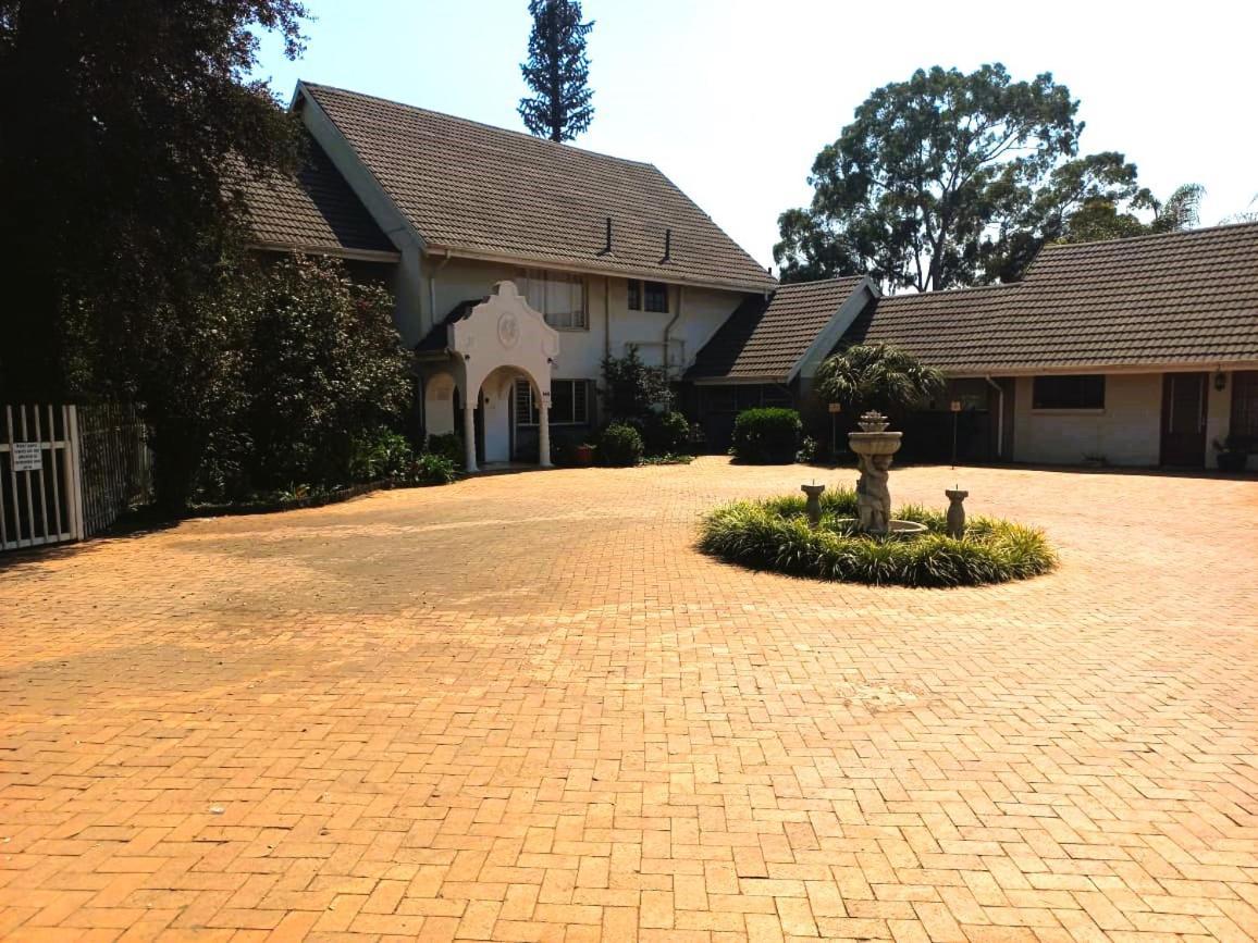 Or Tambo Guest House Kempton Park Exterior photo
