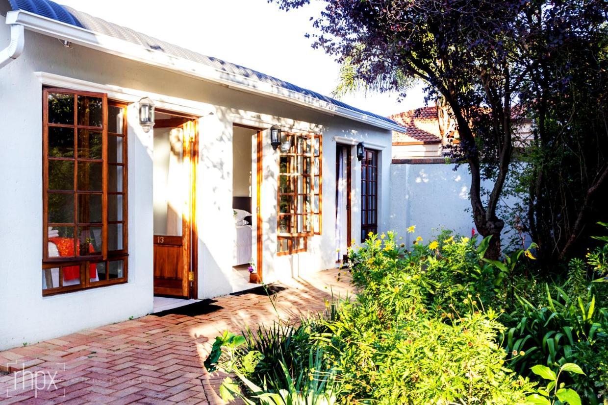 Or Tambo Guest House Kempton Park Exterior photo