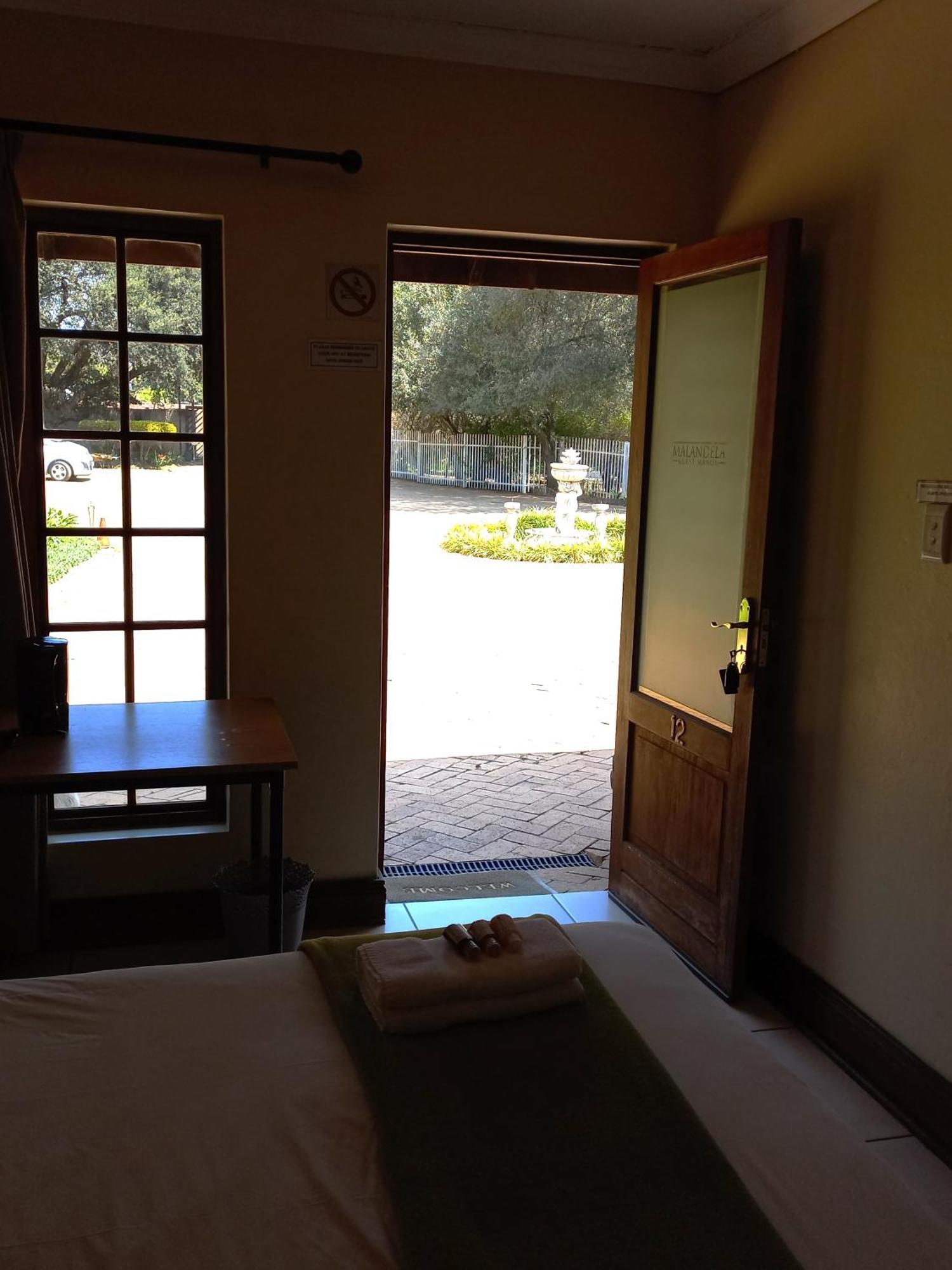 Or Tambo Guest House Kempton Park Exterior photo