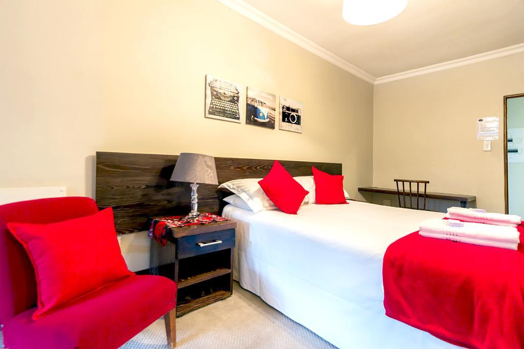 Or Tambo Guest House Kempton Park Exterior photo