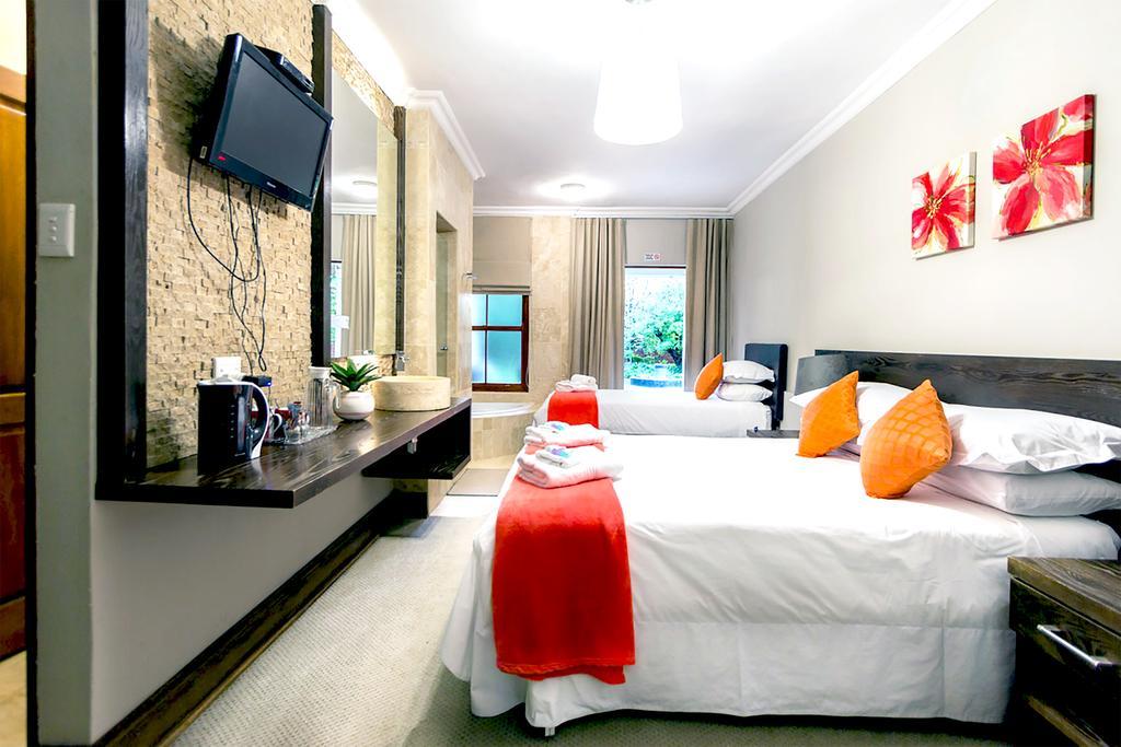 Or Tambo Guest House Kempton Park Exterior photo