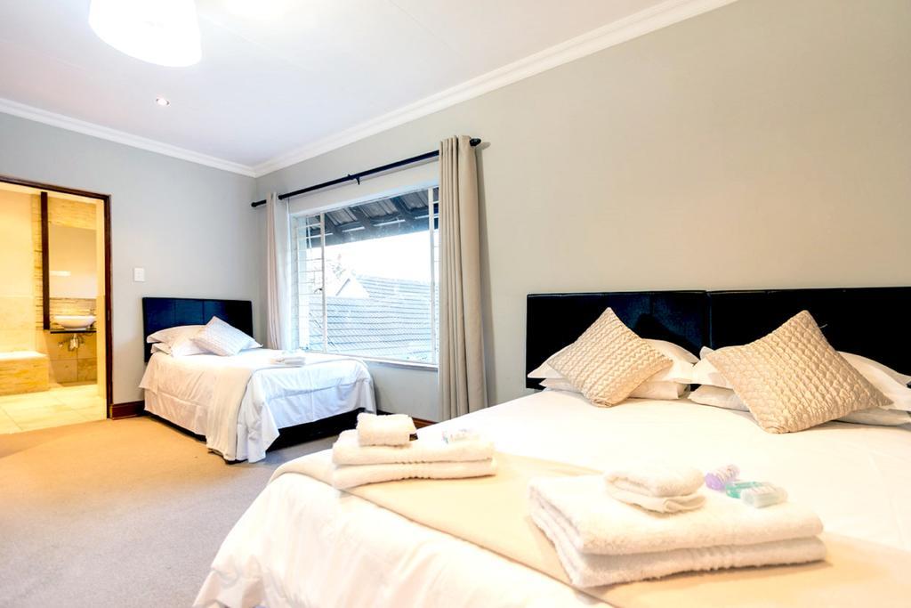 Or Tambo Guest House Kempton Park Exterior photo