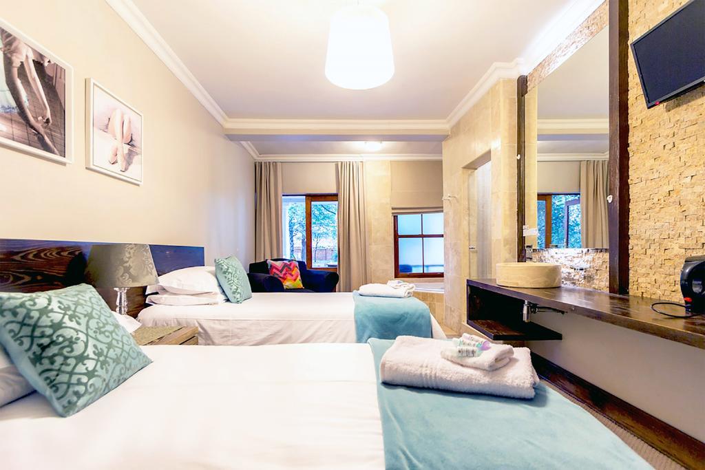 Or Tambo Guest House Kempton Park Exterior photo