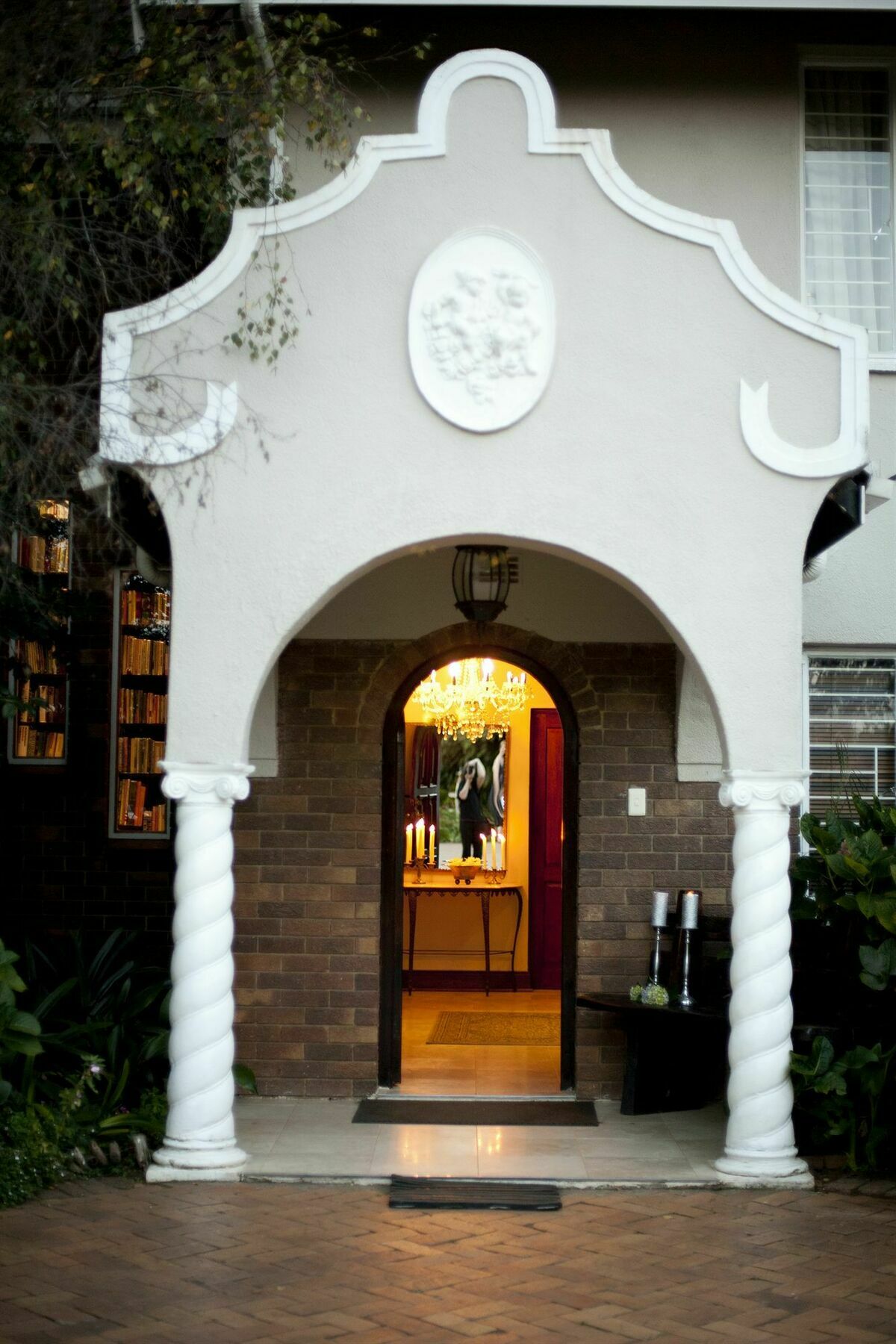Or Tambo Guest House Kempton Park Exterior photo