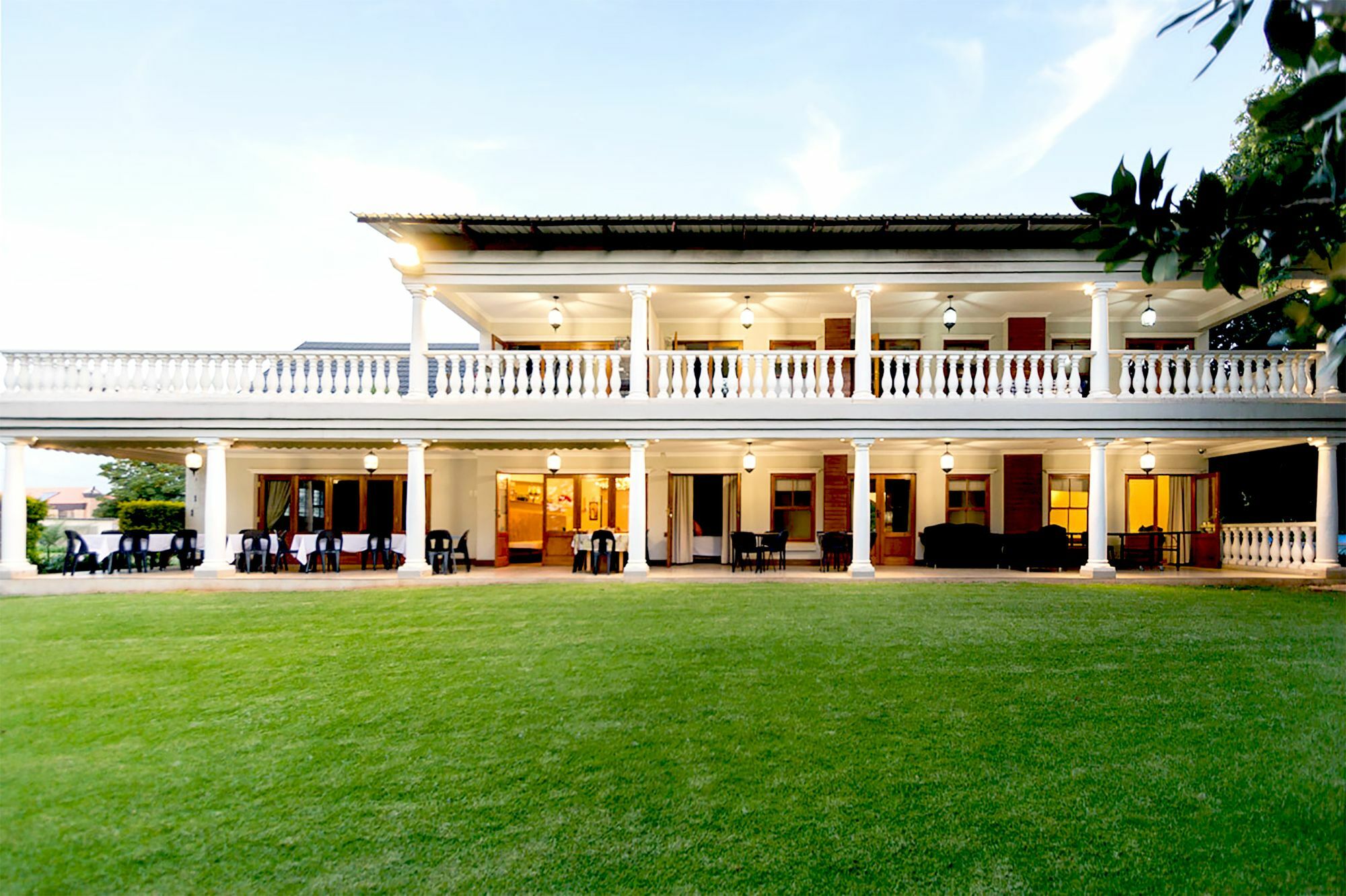 Or Tambo Guest House Kempton Park Exterior photo
